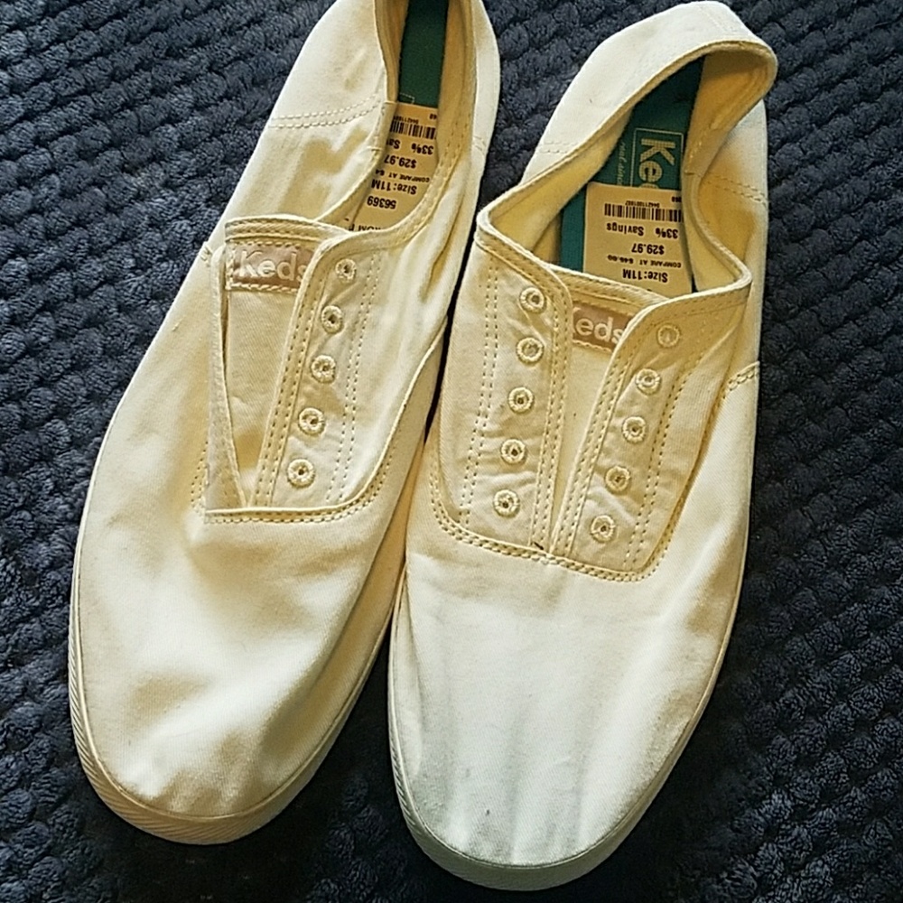 Cream slip-on keds 11m